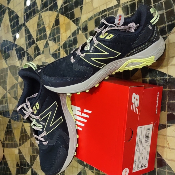 New Balance 410 V 7 Trail/Running Shoe Size 9.5 wide..New in Box - Picture 4 of 8